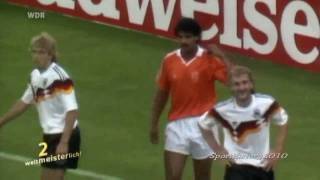Frank Rijkaard spuckt Rudi Völler an (WM 1990)