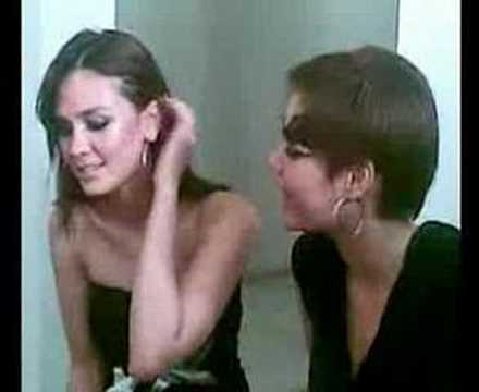 Luna Maya-Sandra Dewi Nyanyi