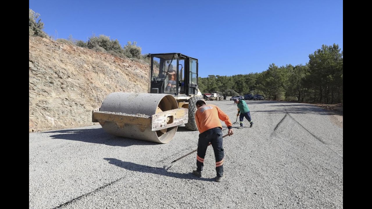 BÜYÜKŞEHİR, GÜLNAR’DA 5 MAHALLEYİ BİRBİRİNE BAĞLAYAN GRUP YOLU’NU YENİLEDİ