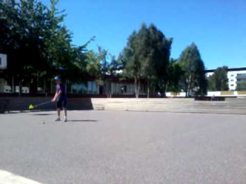 Golfnörd slår sönder bandy klubba