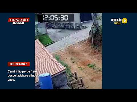 Vídeo: Caminhão perde freio, desce ladeira e atinge casa.