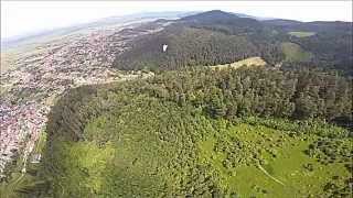 preview picture of video 'Romania Brasov Bunloc paragliding tandem weekend'