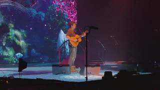 John Mayer plays "Gentle on My Mind" in Nashville to honor Glen Campbell