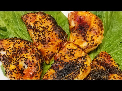 calzoni di pasta sfoglia con semi di sesamo