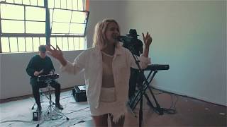 MADISON MALONE - Shoreline [One-Take, Live Performance]