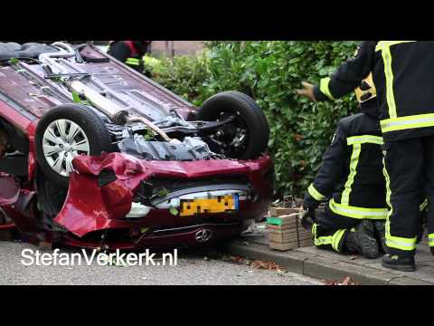 Ongeval auto over de kop Hollewand Hattem - ©StefanVerkerk.nl