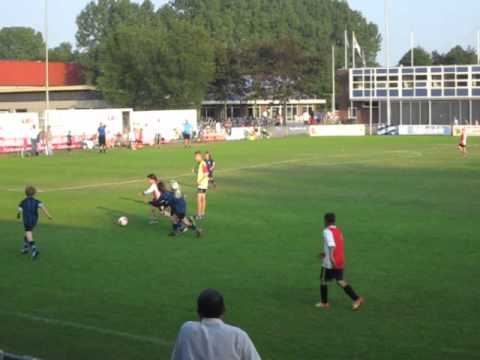 Blauw Zwart F1 - RKAVV F1  3-4 (Vittorio 0-2)