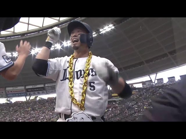 【4回裏】打球はファンの待つレフトスタンドへ‼ ライオンズ・外崎修汰の1号ソロで1点を返す‼ 2025年3月30日 埼玉西武ライオンズ 対 北海道日本ハムファイターズ