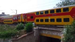 preview picture of video 'Chennai-Bangalore City DOUBLE DECKER TRAIN  [VIT UNIVERSITY]'