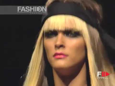 Fashion Show "Versus" Pret a Porter Men Spring Summer 2003 2 of 3