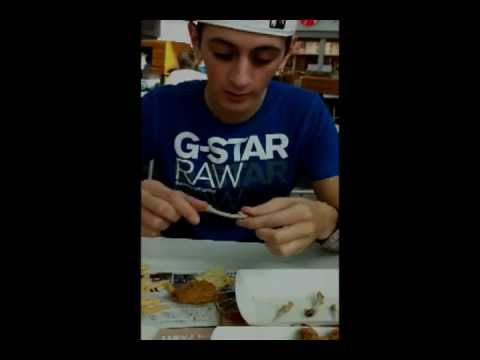 KFC - Wie man einen Hot Wing isst