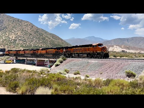 Train Race at The Rocks! BNSF Z Train vs BNSF Manifest Freight Train. Main Tracks 2 & 1 EB. 4KHDR