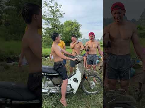 Bạn Thân Thông Minh Rửa Sạch Chiếc Xe Yêu Quý