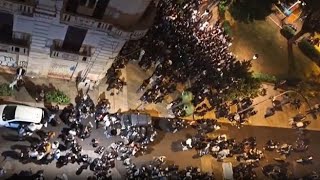 Torna la malamovida all'Umbertino: in migliaia per strada cantano «Maledetta primavera». L'ira de...