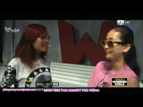 Wonder Girls Funny Clip #27: Yeeun Steals Yoobin's Innocence