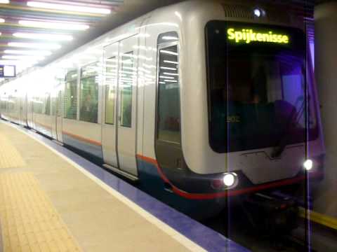 ret metro vertrekt van de nieuwe centraal station