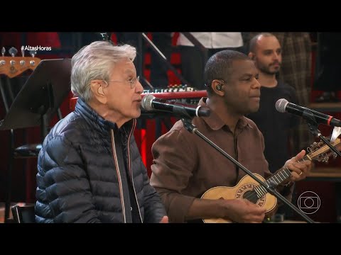Caetano Veloso canta "É Hoje" no Altas Horas