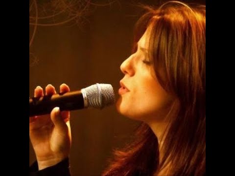 Riane Junqueira, rainha dos duetos da IASD?