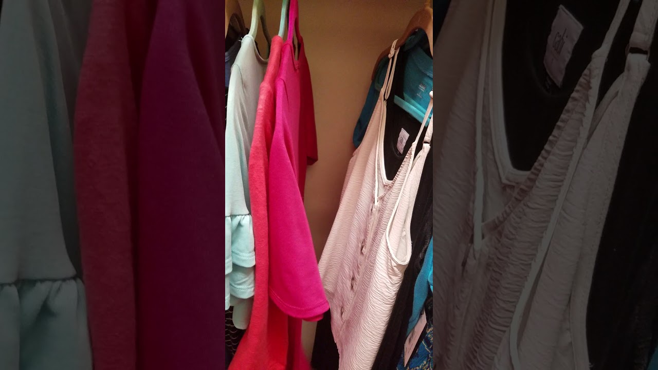 27 Hangers Capsule Wardrobe by Signature Color