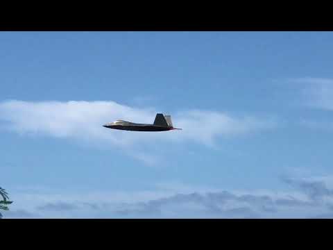 The (2) F-22 Raptors Goes Vertical/Straight Up