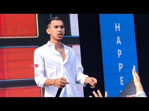 MALU APA BOSSKU by MK K-CLIQUE at Dataran Pahlawan, MELAKA