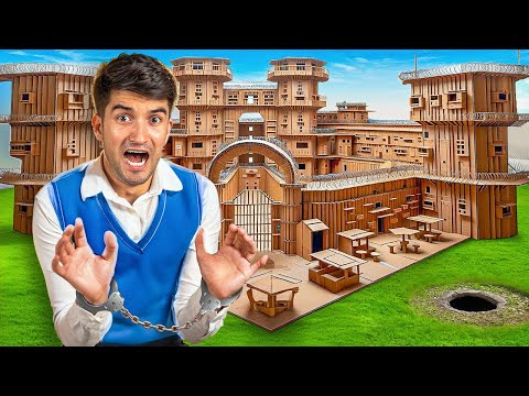 ESCAPE from the CARDBOARD SCHOOL!!