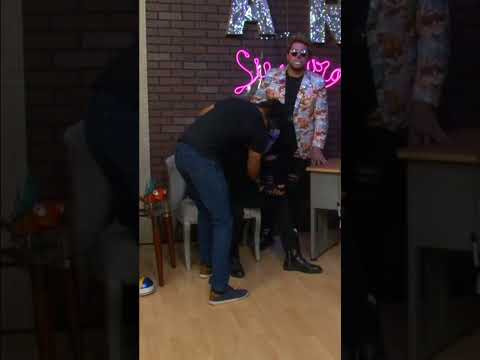 Kompayaso se infarta en programa en vivo.