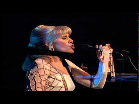 Wáshington Carrasco y Cristina Fernández / Lejana tierra mía