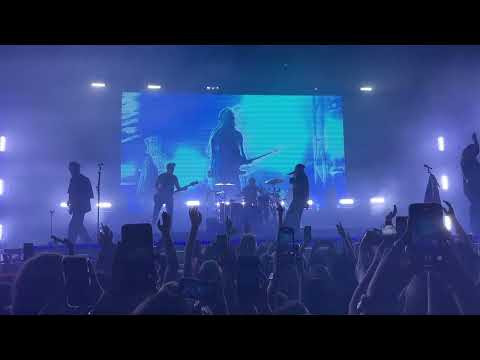 Chase Atlantic - HEAVEN AND BACK (Live at Tivolivredenburg NL)