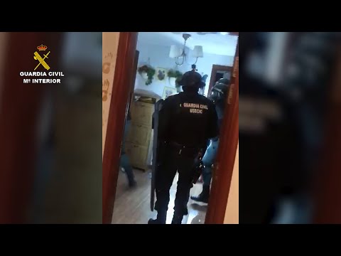 La Policía detiene a tres personas por un presunto robo de una embarcación