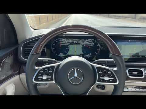 2022 Mercedes GLE 350 driver assist changing lanes on its own.