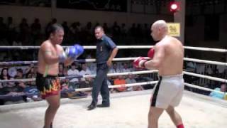 Download Lagu Rob (Tiger Muay Thai) scores a 3rd round KO at patong Boxing Stadium Thumbnail