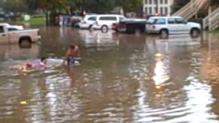 preview picture of video 'Peachtree Creek  flood at Peachtree Park Apartments Atlanta September 21st 2009'