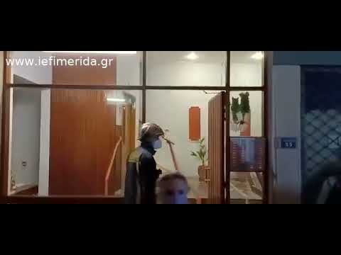 Θρίλερ στο Κέντρο της Αθήνας: Αυτός είναι ο άντρας, που κρατάει όμηρο την πρώην σύντροφό του και απειλεί να ανατινάξει την πολυκατοικία! Στο σημείο ειδικός διαπραγματευτής (Φωτο και βίντεο) - Europost.gr