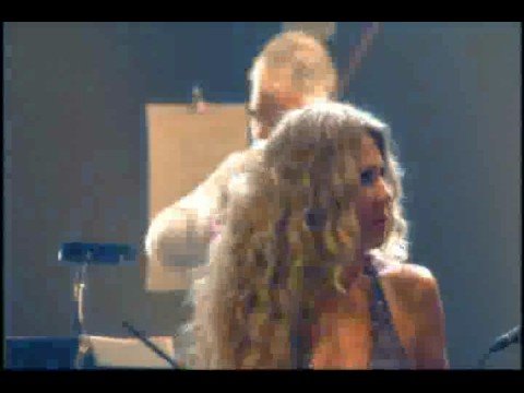 Video thumbnail for Por Causa de Um Ingresso Do Festival Matou Roqueira de 15 Anos