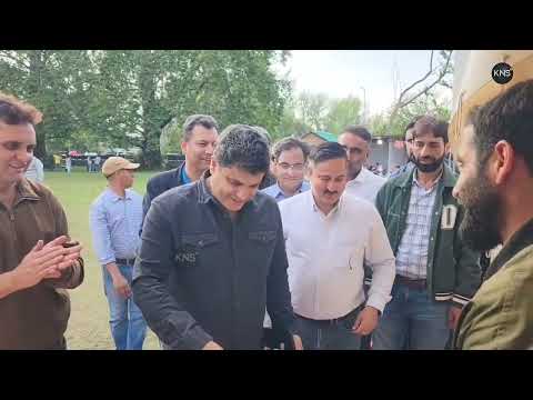 This platform by the Ministry of Minority Affairs empowers beneficiaries, especially women, to grow businesses. With ₹50 lakh sales in 15 days and global orders like walnut wood exports, such carnivals boost local entrepreneurship and create strong market linkages for sustainable growth: Commr. Secy Social Welfare J&K #SarmadHafeez