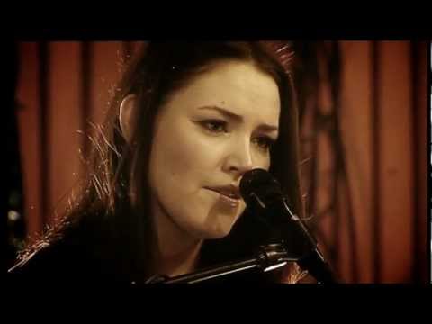 Elvira Nikolaisen - Habit - Live 2006