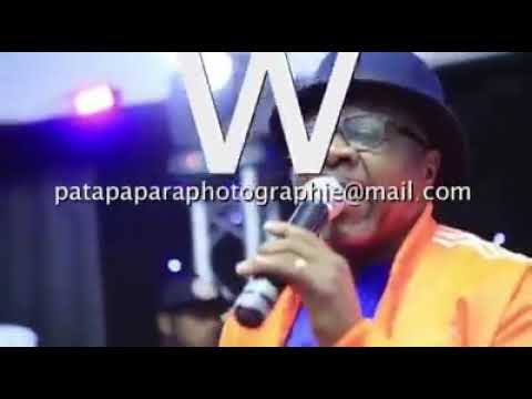 Papa  Wemba Le Kuru yaka a Paris dans Adios Thethe