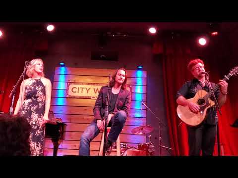 download lagu mp3 mp4 Tequila Tim, download lagu Tequila Tim gratis, unduh video klip Tequila Tim