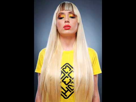 Satureja Sun vorstellen Marika Rossa-Techno in a Rocket