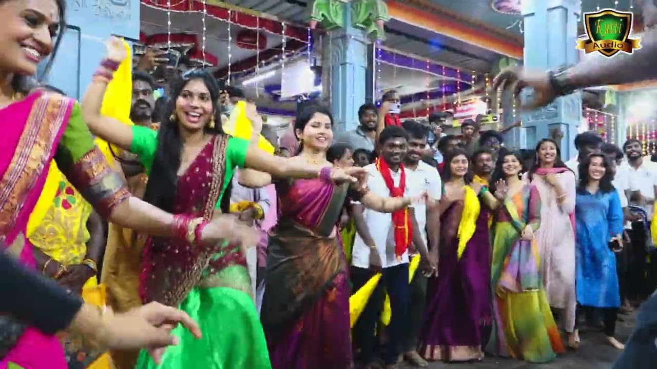 தமிழ்நாடே இந்த தசரா ஆட்டத்திற்கும் நையாண்டி மேளத்த