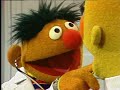 العب معنا Play With Me Sesame Ernie Plays Doctor Arabic