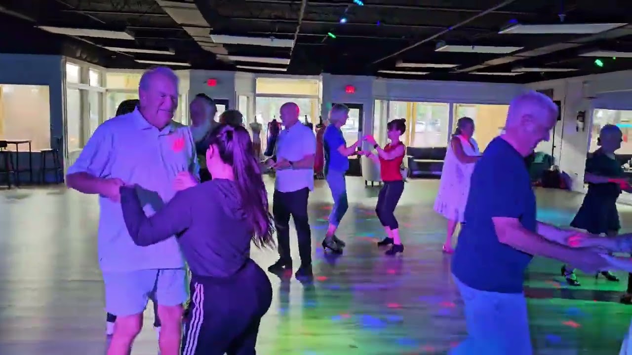 Bachata Rueda is one of our favorites at the studio!