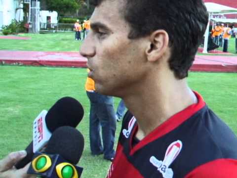O atacante do Vitória Neto Baiano fala após vitória por 3 a 0 no BaVi (6/2/11)