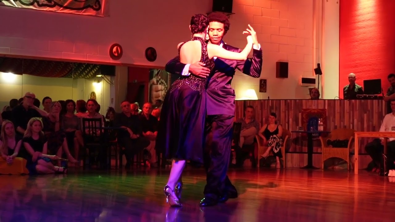 Silvina Tse e Julio Alvarez. Milonga de los Fortines. #julioalvarez #silvinatse  #tangoargentino