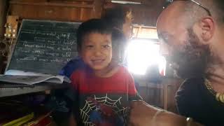 preview picture of video 'Lezione scolastica in Birmania'