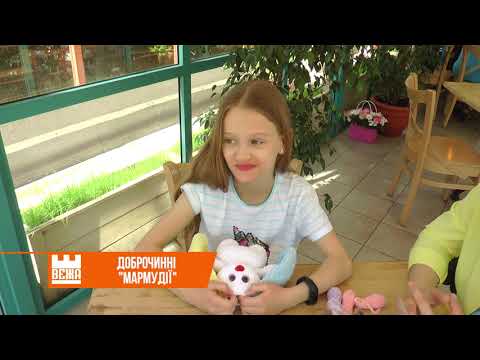 Юна франківка продає власноруч зв’язані іграшки задля допомоги армії