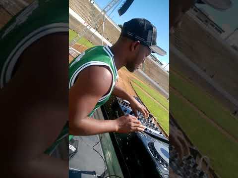 Dj bangalala testando Pioneer 750 e leitor 950 n estadio da machava moçambola