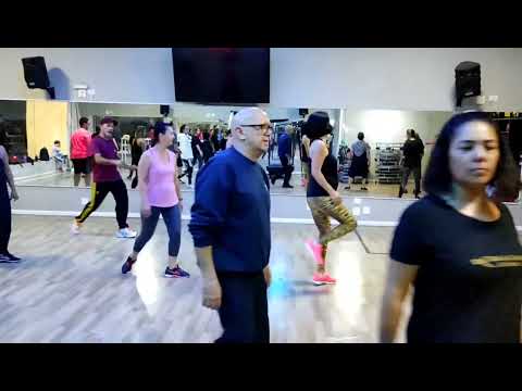 aula de passinhos flashback música. The only way is up (1)