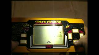 preview picture of video 'Epoch Space Dragon 1984 LCD game review'